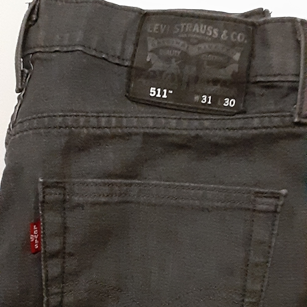 Levi's - Picture 2 of 3